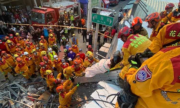 Strong earthquake kills 1, derails train in Taiwan