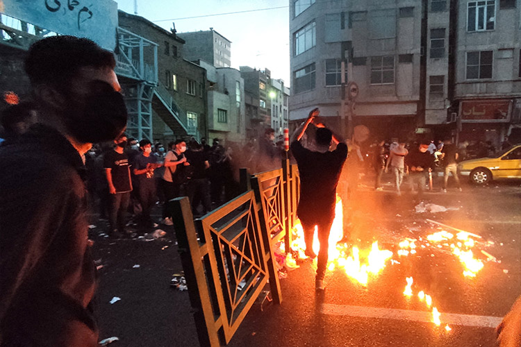 VIDEO: Iranian women take off their headscarves during protest, at least 50 dead