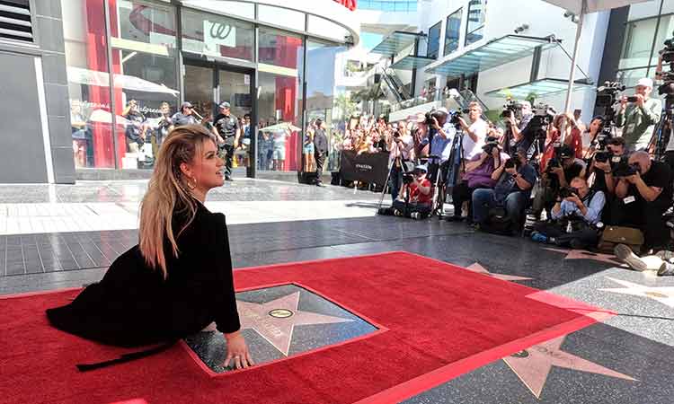 Kelly Clarkson receives stars on Hollywood Walk of Fame