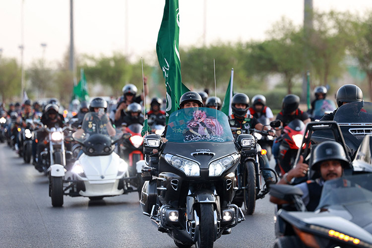 VIDEO: 400 Saudi bikers celebrate 92nd National Day on the highways of Riyadh