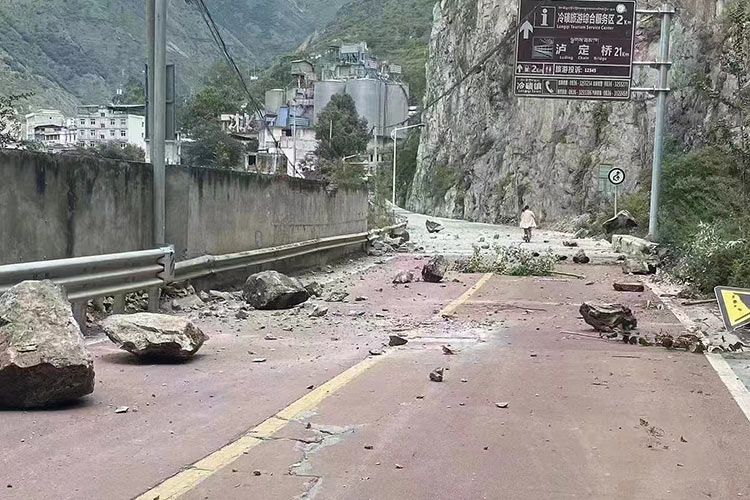 VIDEO: Earthquake in China's Sichuan kills 21, shakes provincial capital