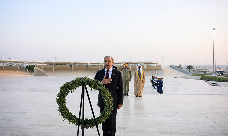 Pakistan's PM visits Wahat Al Karama, pays respects to martyrs of UAE 