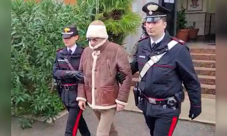 Italy’s most wanted mafia boss held after 30 years on the run 