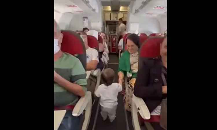 Internet is in raptures over toddler shaking hands with passengers while walking down aisle of plane during flight 