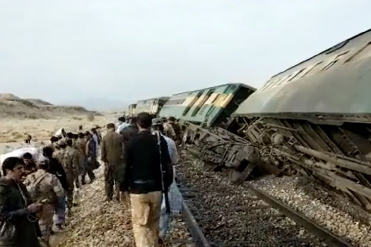 Blast derails train in southwest Pakistan, at least 15 injured