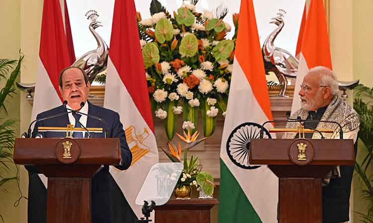 Indian PM Modi welcomes Egyptian President Sisi on his arrival