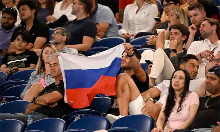 4 with Russian flags kicked out of Australian Open by police