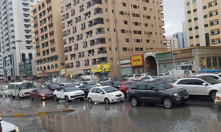 Thunderstorms batter UAE, makes weather colder 