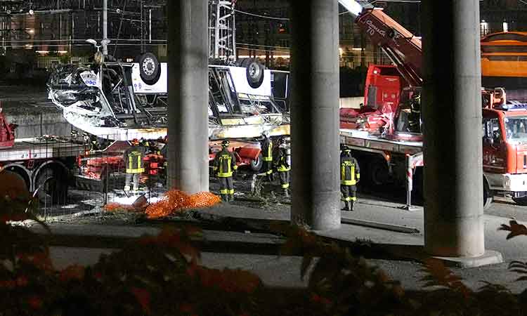 At least 21 dead after bus falls from Venice bridge