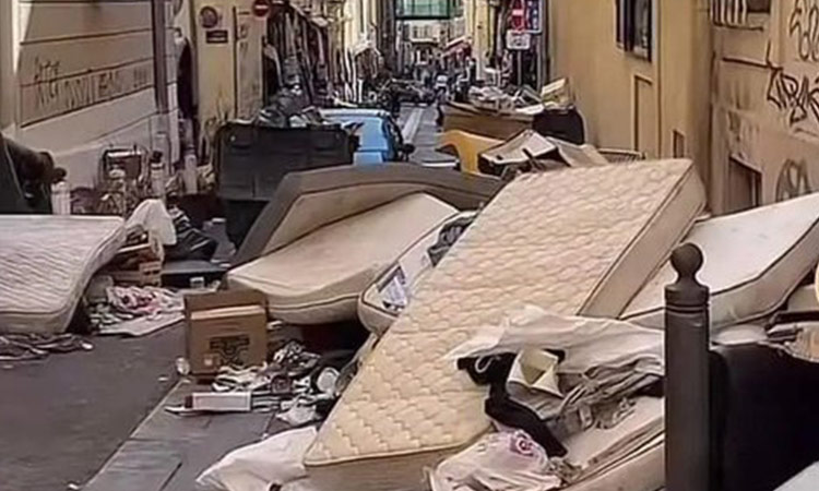 VIDEO: Marseille residents toss furniture from apartments as bedbugs make life miserable 