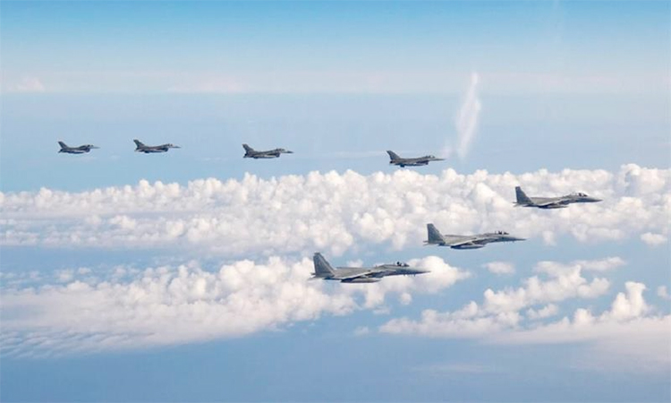 Taiwan detects 43 Chinese warplanes around island