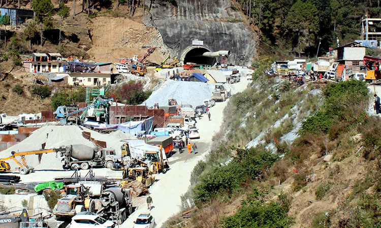 Rescuers in final stretch to reach 41 trapped workers in India