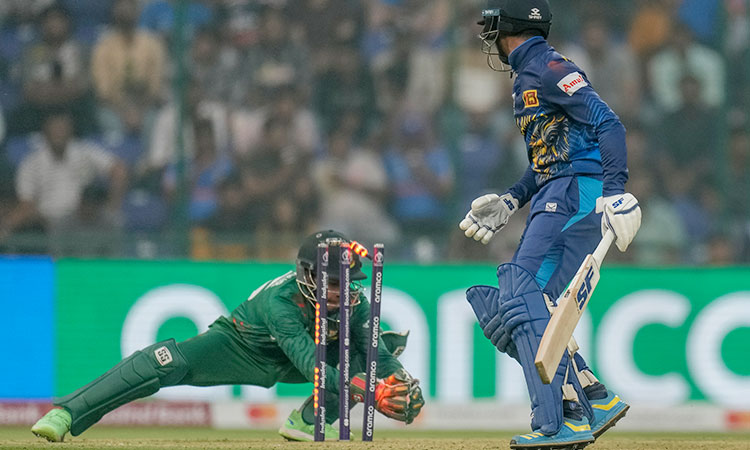 Bangladesh beat Sri Lanka at World Cup after Mathews 'timed out' row