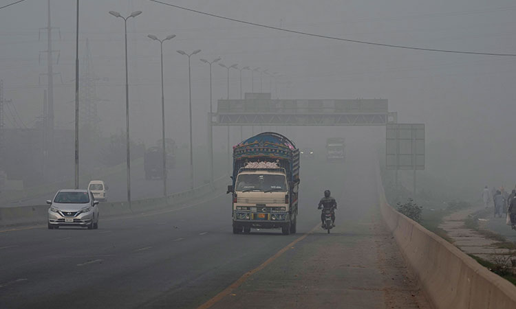 Toxic heavy smog in Pakistan’s cultural capital makes tens of thousands sick