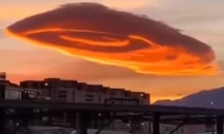 VIDEO: A rare lenticular cloud appears in the skies over Morocco