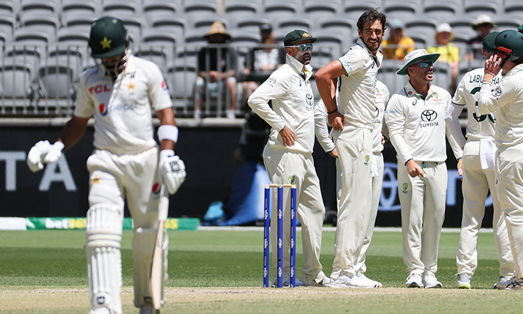 Australia crush Pakistan in first Test; Lyon reaches 500 wickets