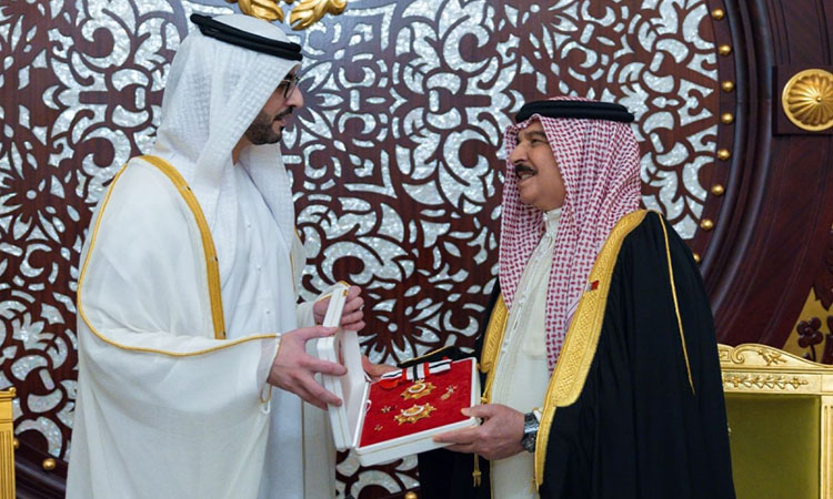 King Hamad honours UAE Ambassador to Bahrain