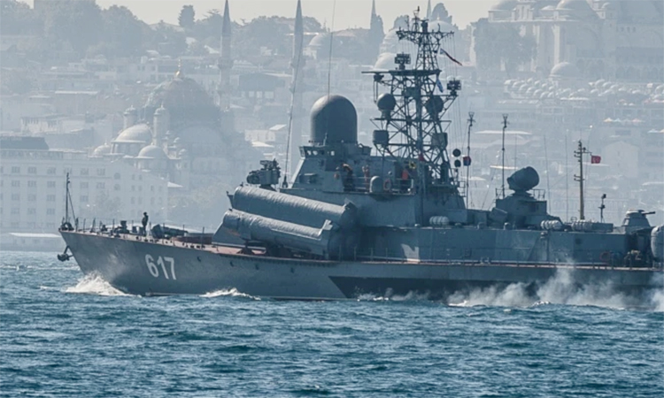 Ukraine destroys Russian fleet ship