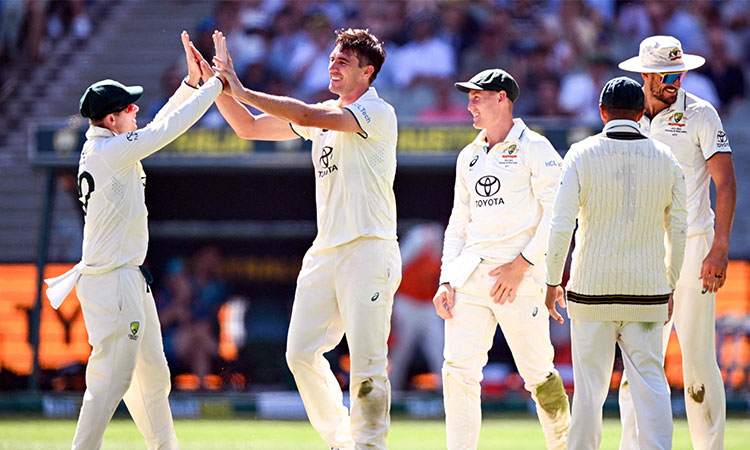 Australia take control of second Test as Pakistan flounder