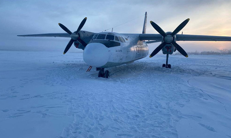 Russian plane lands on frozen river 'by mistake'