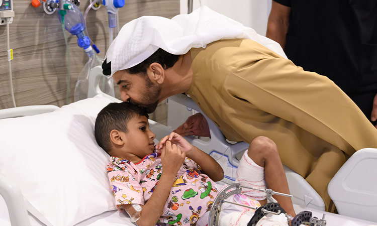 Sheikh Hamdan Bin Zayed meets wounded Palestinian children