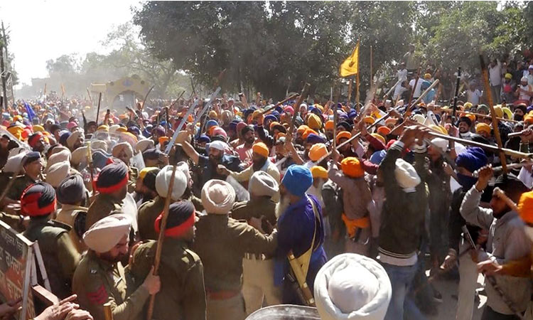 Supporters of Khalistan sympathiser Amritpal clash with police in Punjab