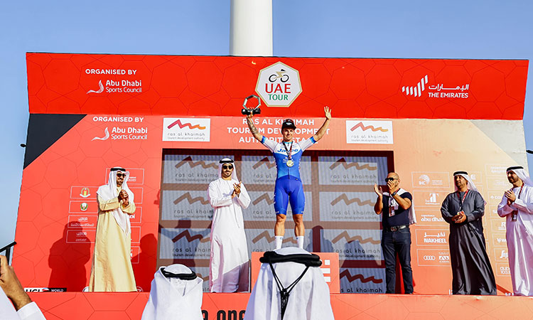 Groenewegen strikes gold in Umm Al Quwain as Evenepoel retains Red Jersey at UAE Tour