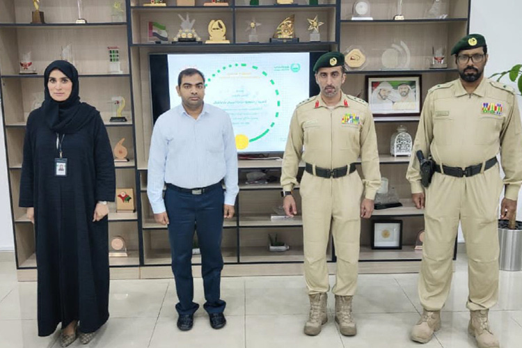 Dubai Police honour two men for their honesty in returning money