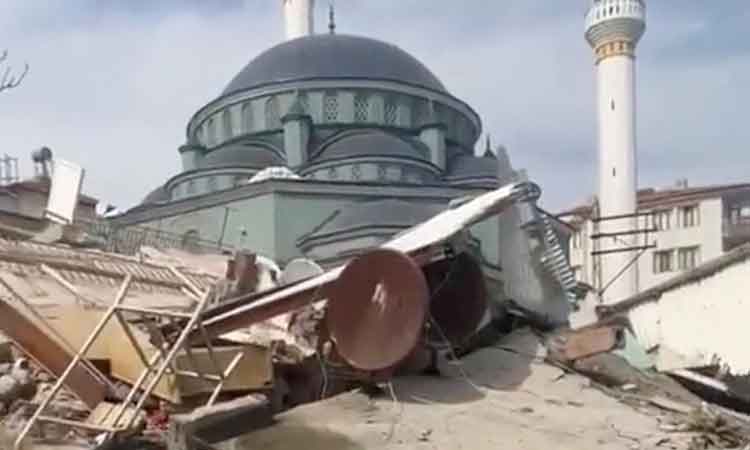 1 killed, over 100 injured as new quake hits Turkey