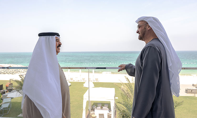 Bahrain’s King Hamad receives President Mohamed Bin Zayed at his residence  in Abu Dhabi