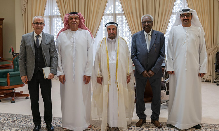 Sheikh Sultan receives delegation from Arab Theater Authority