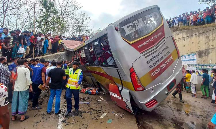 At least 19 killed in bus accident in Bangladesh