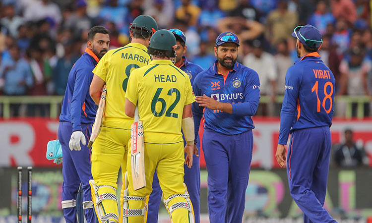 Starc leads Australia's demolition of India in 2nd ODI to level series