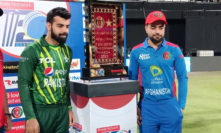 Confident Afghanistan look to stun favorites Pakistan in opener