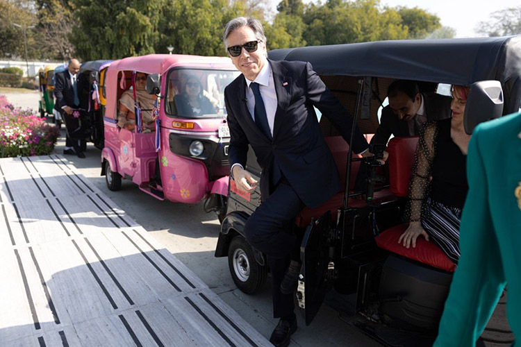 VIDEO: US Secretary of State Blinken takes auto-rickshaw ride to meet US diaspora in Delhi