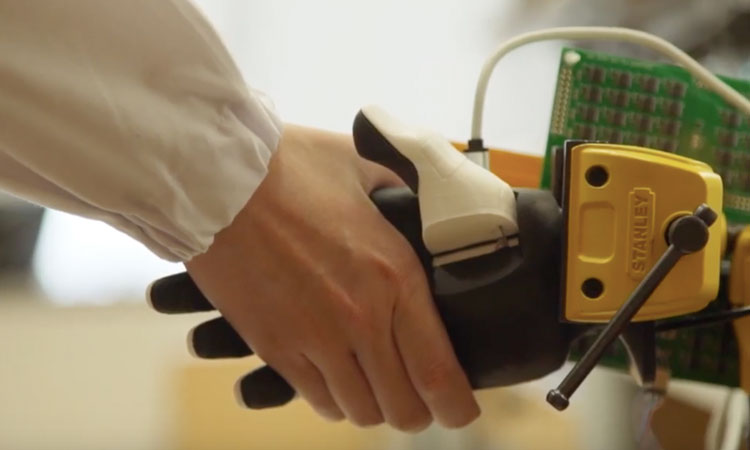 Chinese scientists develop e-skin to give robots sense of touch