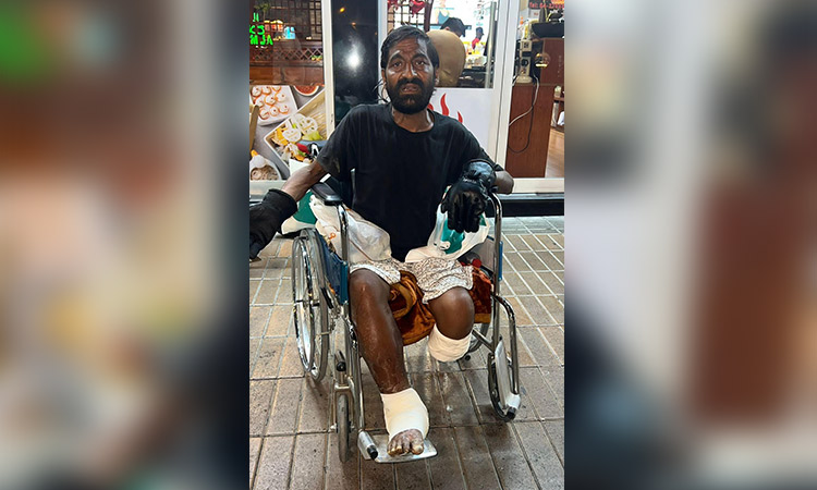 Beggar with an 'amputated leg' starts running after seeing police, arrested in Dubai