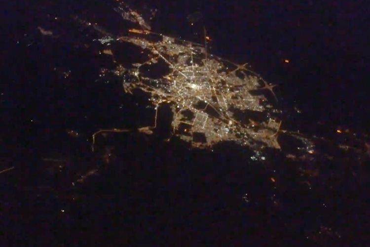 VIDEO: Neyadi shares magnificent video of two Holy Mosques from ISS