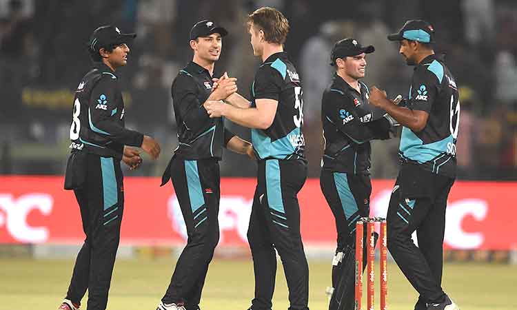 New Zealand survive Iftikhar onslaught to win third Pakistan T20