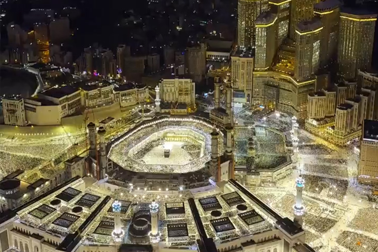 Saudi Arabia uses AI to guide pilgrims through Grand Mosque in Makkah