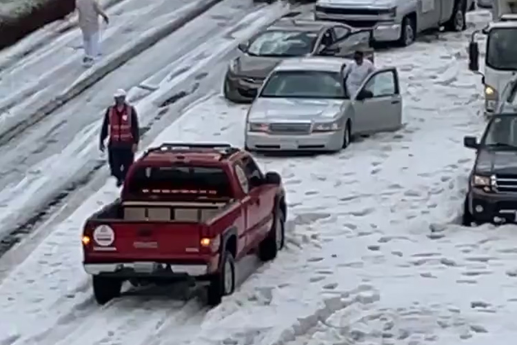 VIDEO: Hailstorm blankets Saudi city, slows down traffic movement