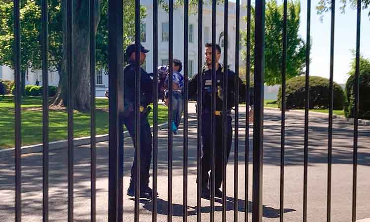 Littlest intruder: Toddler crawls through White House fence 