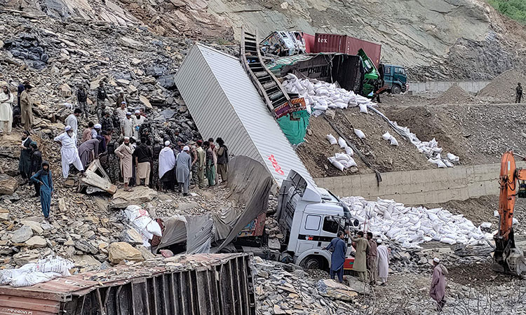 Massive landslide buries loaded trucks, kills three near Pak-Afghan border 