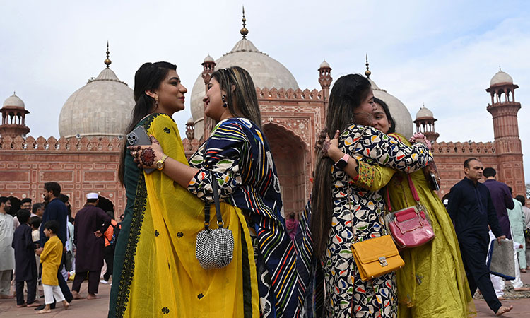 Pakistan, India and Bangladesh celebrate Eid Al Fitr with religious zeal and fervour