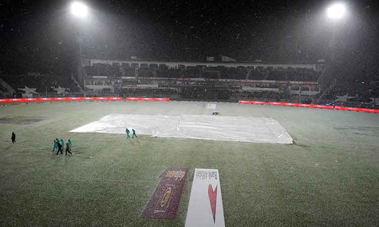 Hailstorm ends Pakistan-New Zealand T20 match after Chapman blitz 