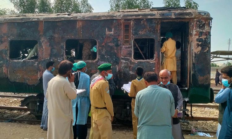 7 killed in fire on Karachi-Lahore passenger train in southern Pakistan