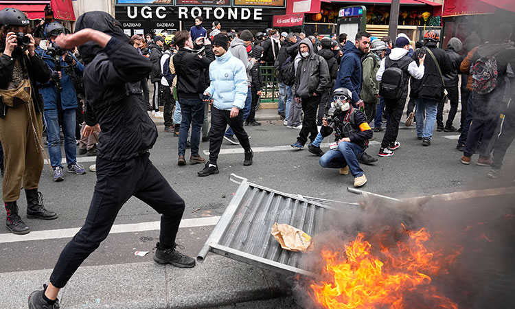 New clashes hit France in Macron pensions standoff; restaurant set ablaze 