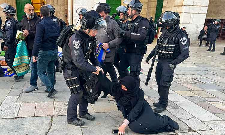 Violence erupts again at Al Aqsa mosque