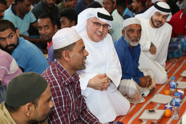 UAE minister has iftar with workers of various professions in Dubai