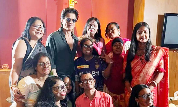 Shah Rukh Khan brings cheer to acid attack survivors